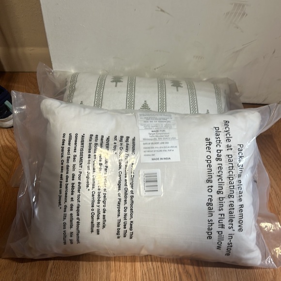 2 Target 🎯 Christmas decorative lumbar outdoor pillows! 20x12 ! New sealed - Picture 3 of 4